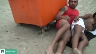 Casal transando na areia da praia de Fortaleza Ceará&period; &lpar; Vídeo completo no xvideos red &rpar;