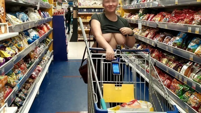 Boobs Flash in Grocery Store