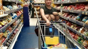 Boobs Flash in Grocery Store